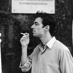 Foto do artista Kevin Johansen