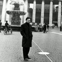 Foto do artista Luigi Tenco
