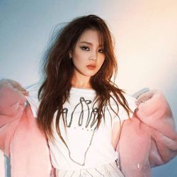 Foto do artista Lee Hi