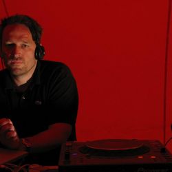 Foto do artista MJ Cole