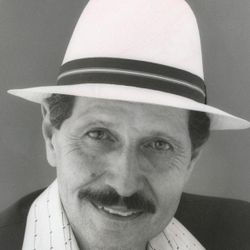 Foto do artista Gilberto Monroig