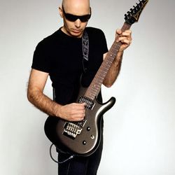 Foto do artista Joe Satriani 