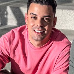 Foto do artista Mateus Ximenes