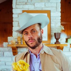 Foto do artista Charley Crockett