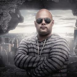 Foto do artista Luis Marte