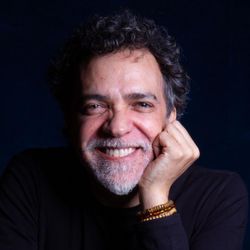 Foto do artista Paulinho Moska