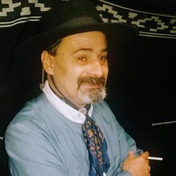Foto do artista Ruben Alberto Benegas