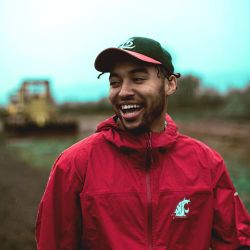 Foto do artista Reo Cragun