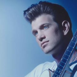Foto do artista Chris Isaak