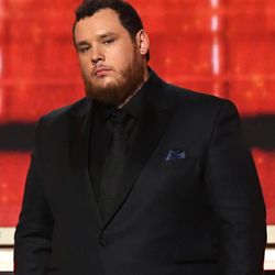 Foto do artista Luke Combs