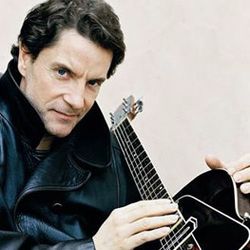Foto do artista Francis Cabrel
