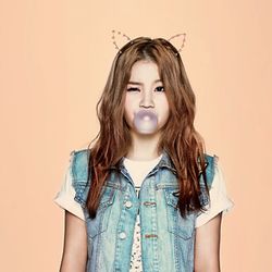 Foto do artista Lee Hi