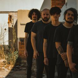 Foto do artista Meios Lúcidos
