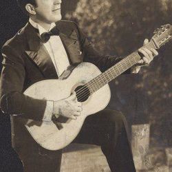 Foto do artista Carlos Gardel