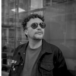 Foto do artista Andrés Cepeda