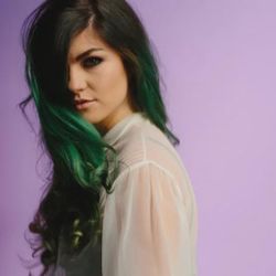 Foto do artista Phoebe Ryan