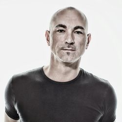 Foto do artista Robert Miles