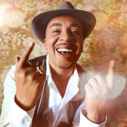 Foto do artista Lou Bega