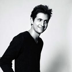 Foto do artista Peter Cincotti