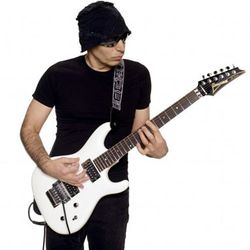 Foto do artista Joe Satriani 