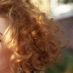 Foto do artista Lisa Gerrard