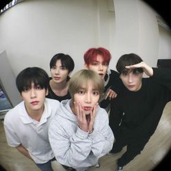 Foto do artista TOMORROW X TOGETHER (TXT)
