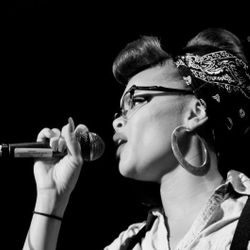 Foto do artista Andra Day