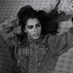Foto do artista Naomi Scott
