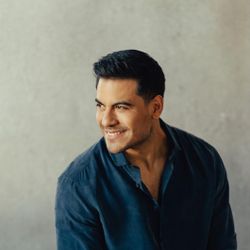 Foto do artista Carlos Rivera