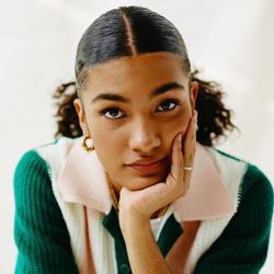 Foto do artista Olivia Dean