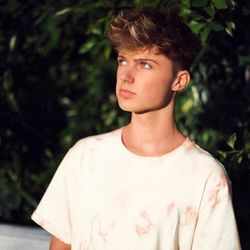 Foto do artista HRVY