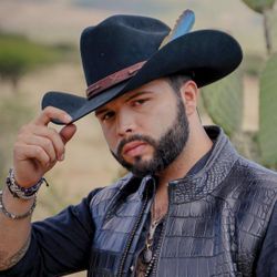 Foto do artista Leonardo Aguilar