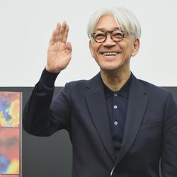 Foto do artista Ryuichi Sakamoto