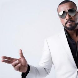 Foto do artista Alexandre Pires