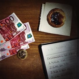 Entre Praças, Papéis e Pastéis de Nata - 2026 • Single/EP