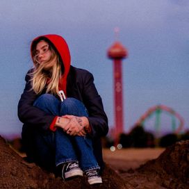 too late to cry - 2025 • Álbum