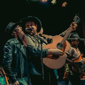 Luckenbach, Texas (Back To The Basics Of Love) - 2017 • Sencillo/EP