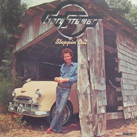 Steppin' Out - 1976 • Álbum