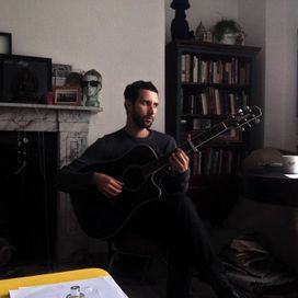 In my guitar case is a bird - 2018 • Sencillo/EP