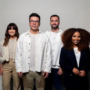 Tu És Deus (a Ele) cover art