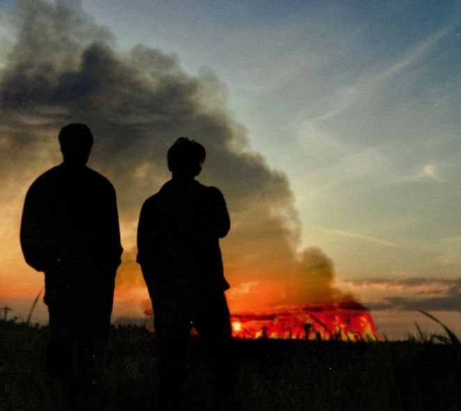 Portada de la canción "Burning Down (feat. Joe Jonas)", de Alex Warren