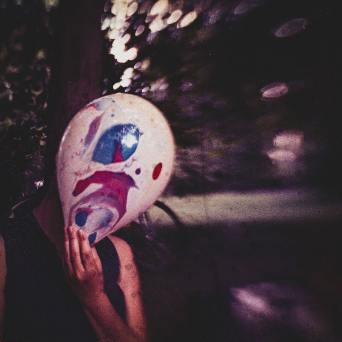 Portada de la canción "Carry", de Pluralone