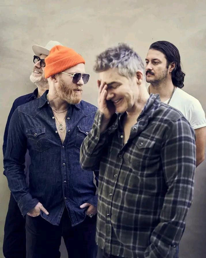 Foto de Whole Damn Mess