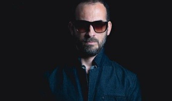 Foto de Lucas Santtana