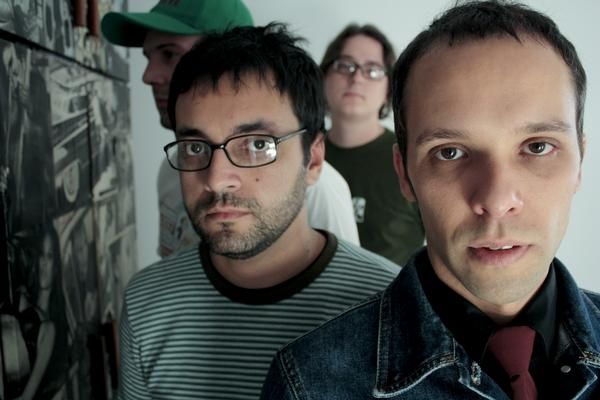 Photo of Nunca Mais, Brigitte