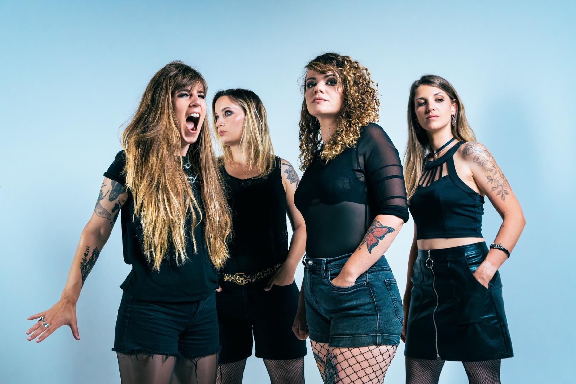 Foto de FALLEN LILLIES