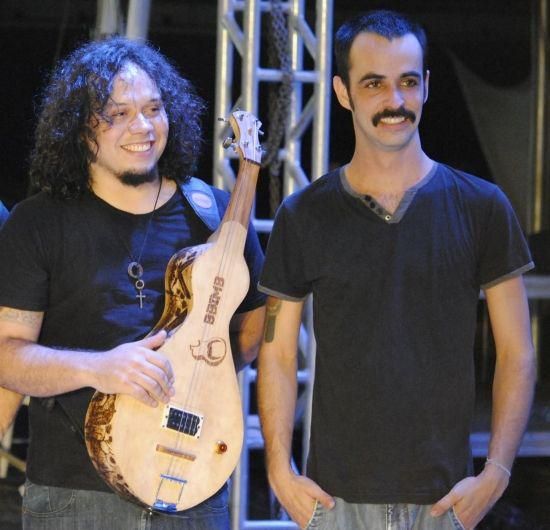 Photo of Billy Brown e o Incrível Magro de Bigodes