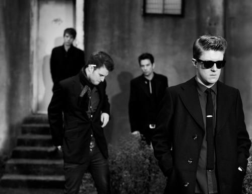 Foto de All the Young