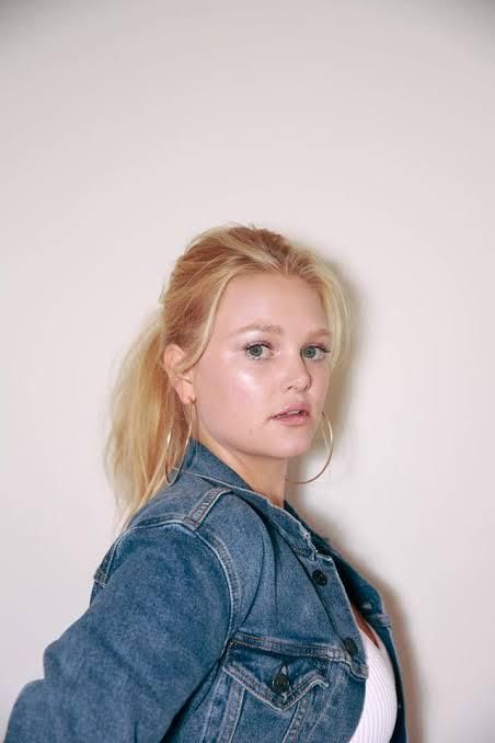 Photo of Hailey Whitters