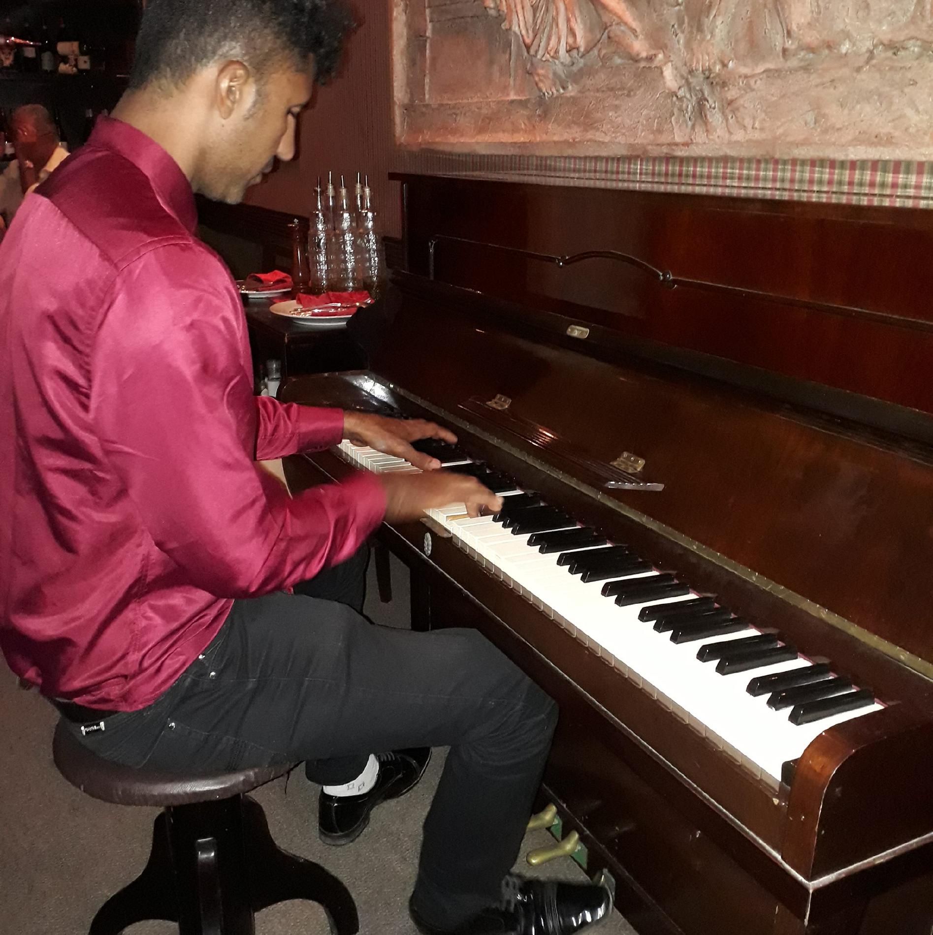 Foto de Auney Oliveira